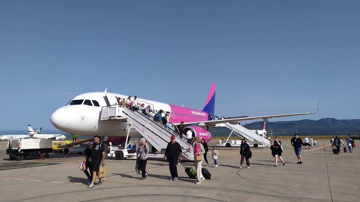 Un avión a su llegada al aeropuerto de Castellón