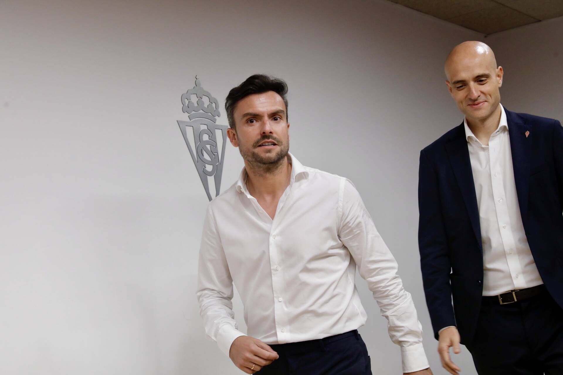 La llegada a Asturias este lunes de Rubén Albés como nuevo entrenador del Sporting acelerará los procesos pendientes, tanto de cesiones como de incorporaciones paralizadas hasta el fichaje del nuevo técnico, que ya está al tanto de las intenciones del club.

