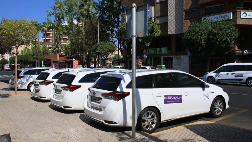 Los taxistas de la Safor ofrecen servicios mínimos en el inicio de la huelga