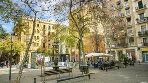 La plaza del Sortidor es uno de los puntos neurálgicos del barrio del Poble Sec, ideal para refugiarse del bullicio urbano en medio de la ciudad