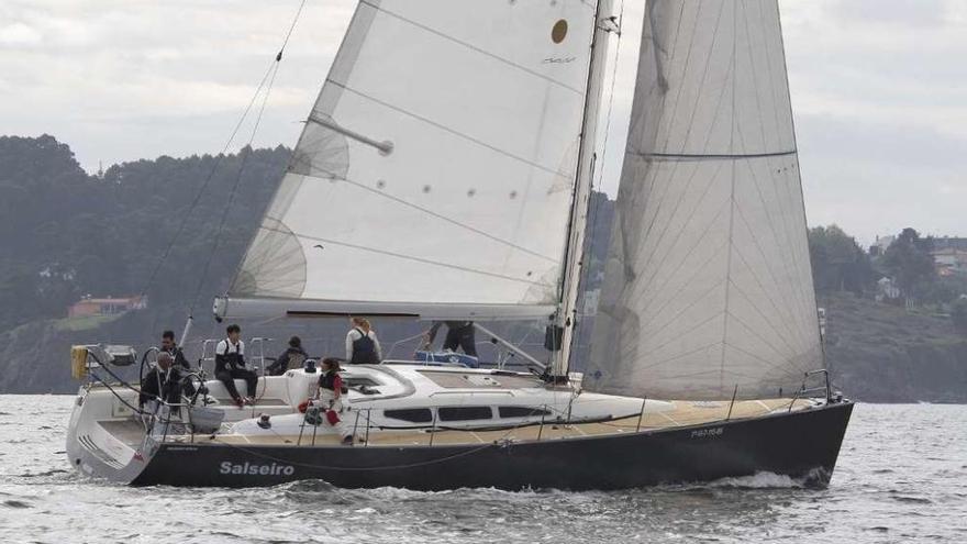 El &#039;Salseiro&#039;, que participa en la Terras Gauda, durante una regata.