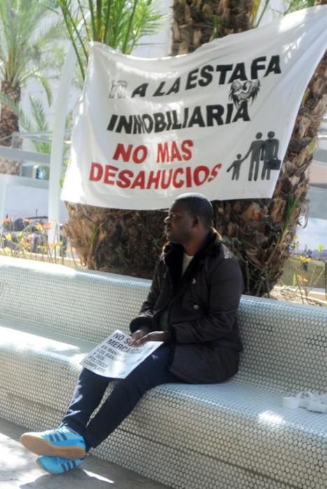 Los antidesahucios toman la sede de Bankia en Murc