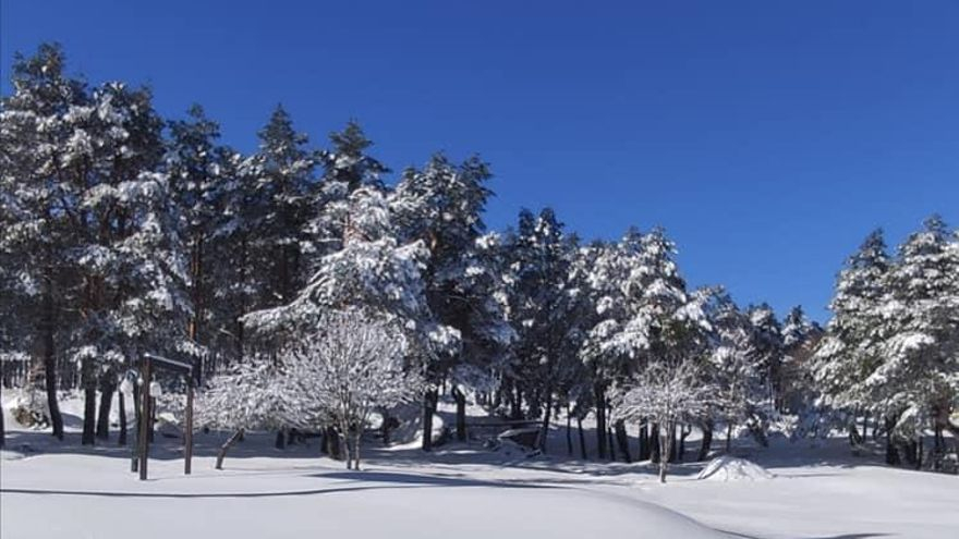 Manzaneda, con nieve pero sin esquiadores