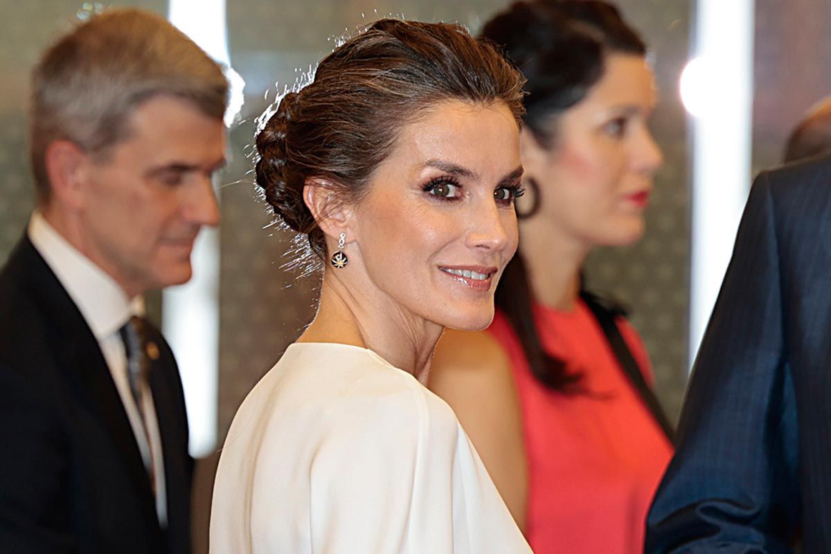 El look de noche de la reina Letizia en su viaje oficial a Angola