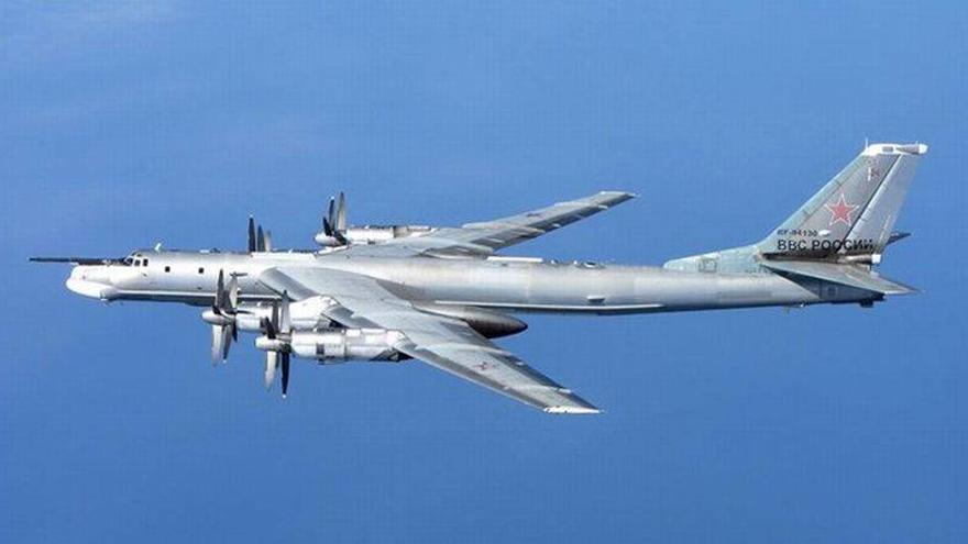 Aviones de combate de la RAF escoltan a dos bombarderos rusos que iban a entrar en el espacio aéreo británico