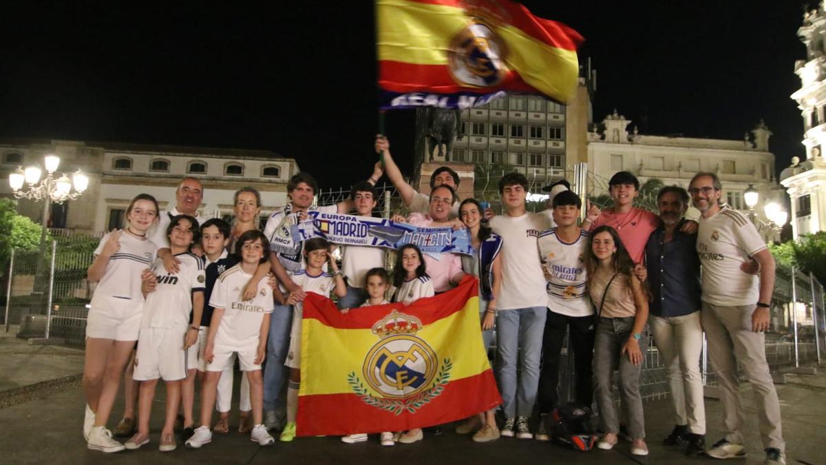 Aficionados del Real Madrid en Las Tendillas de Córdoba.