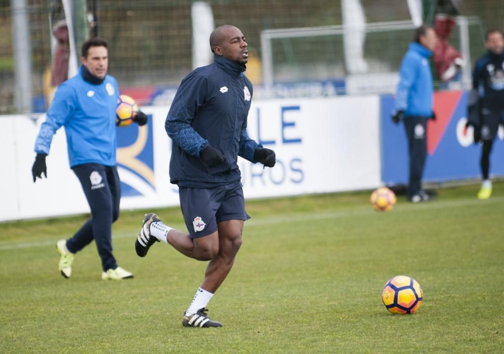 El jugador francés ha entrenado toda la semana al ritmo de sus compañeros. Davy Roef también está entre los escogidoso por el técnico, que ha optado por llevarse a los tres porteros a Eibar.