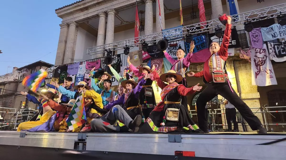 Toro, punto de encuentro de la diversidad cultural y del folclore más internacional