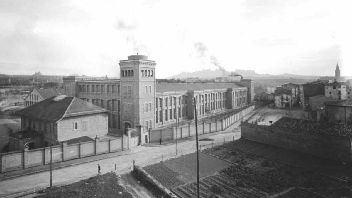 La Fàbrica Nova l’any 1934, amb camps al davant  | ACBG