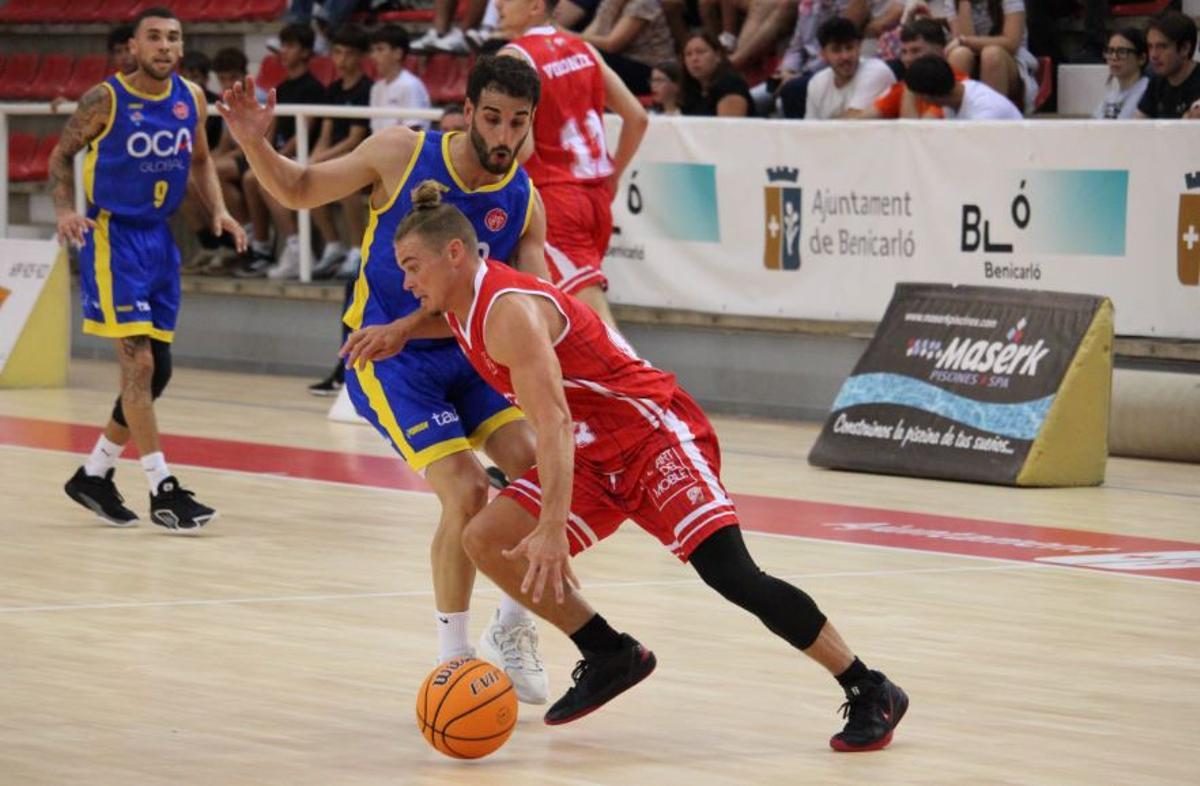 Libroia dirige un ataque del Benicarló.