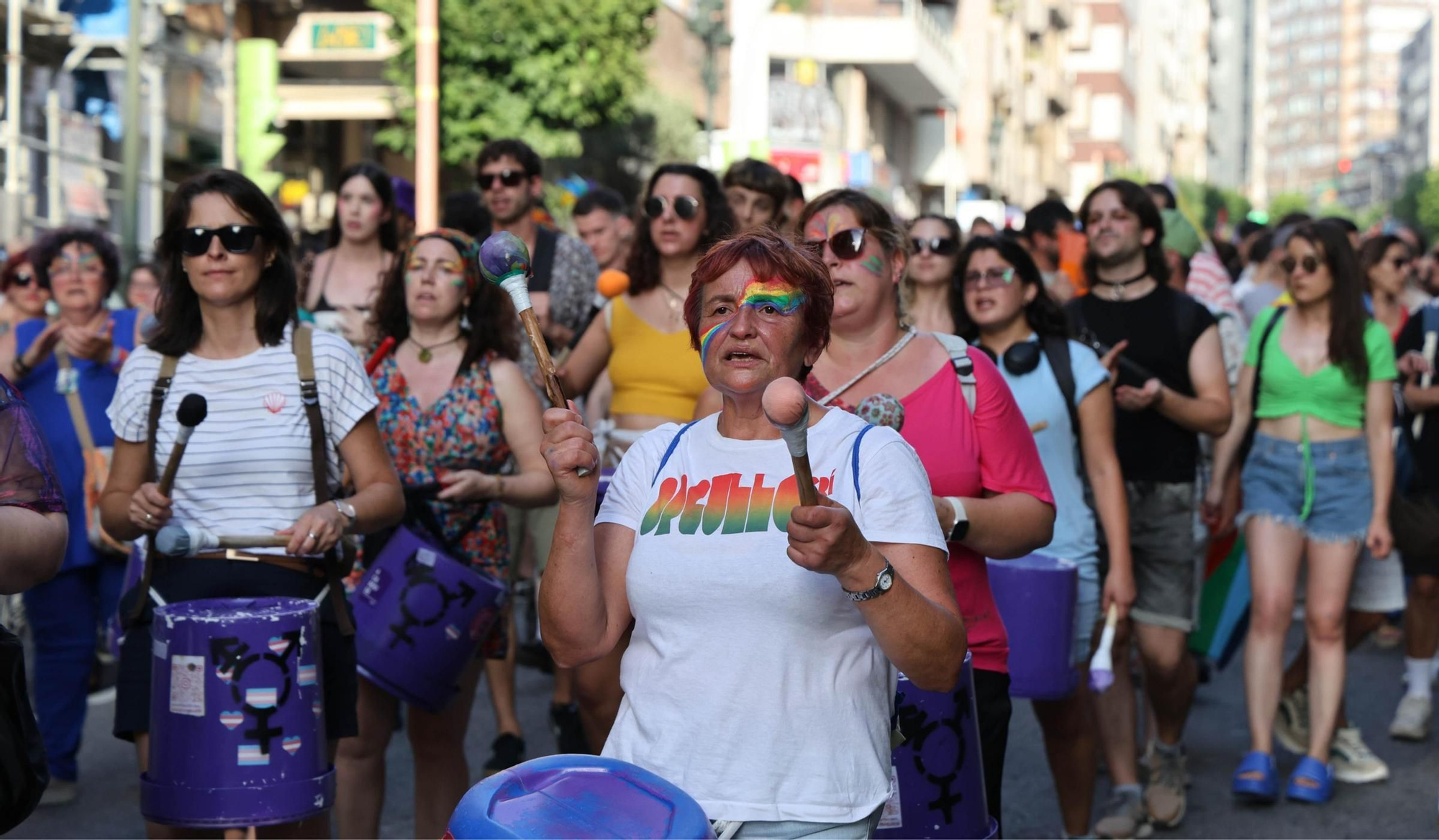 Una multitudinaria marcha celebra el Orgullo más colectivo en Vigo