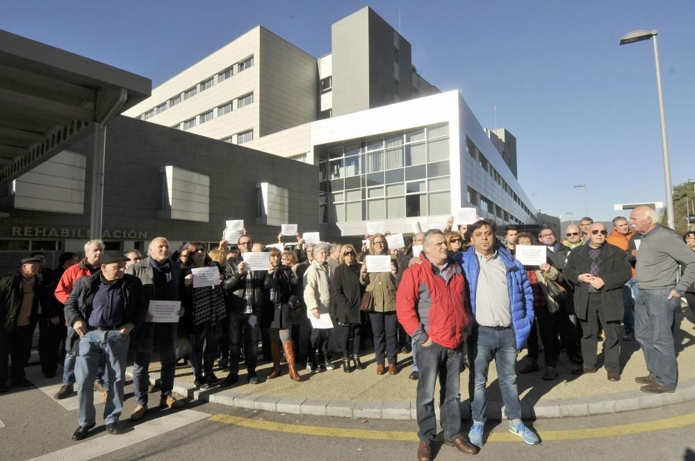 Protesta de los empleados del hospital por el despido de dos trabajadores de la cafetería