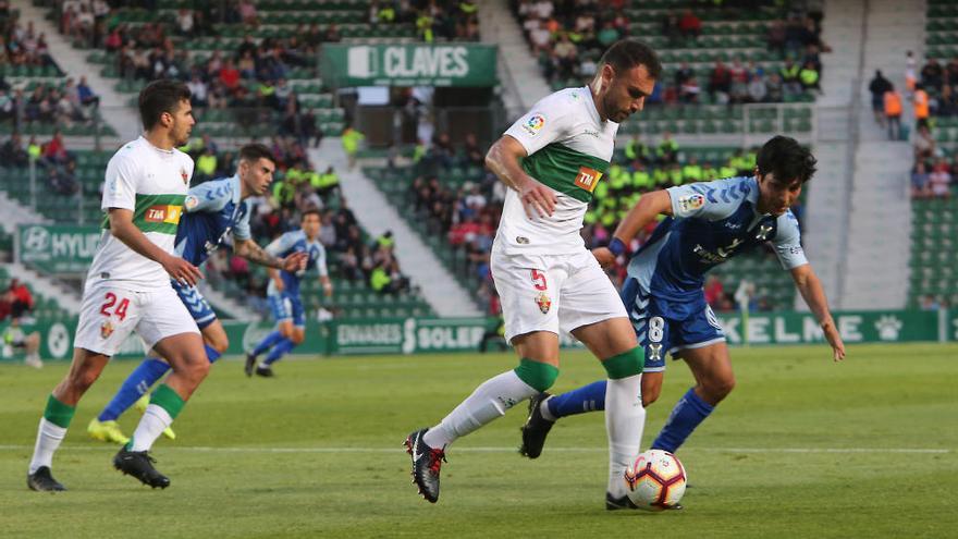 El CD Tenerife pierde en un pésimo partido ante el Elche