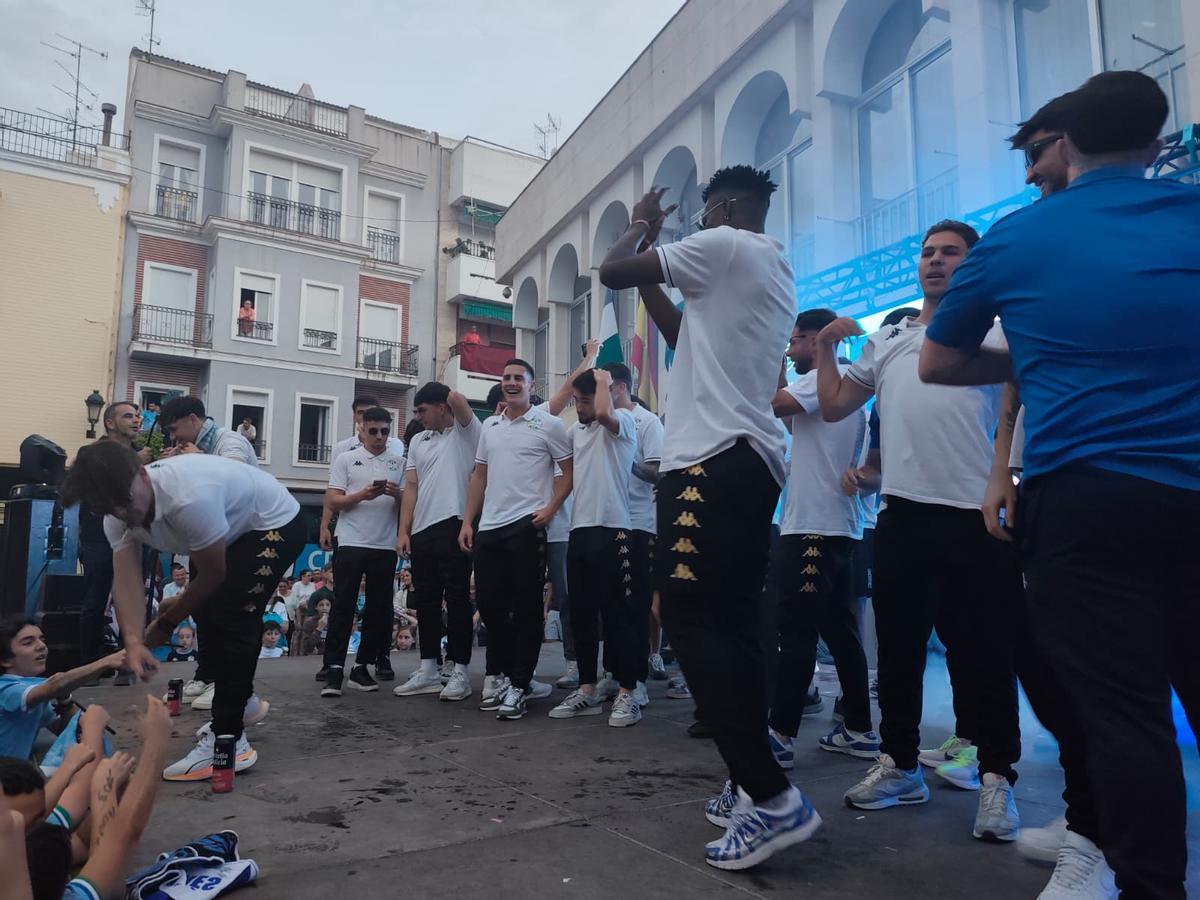 La segunda jornada de la celebración del ascenso del Ciudad de Lucena, en imágenes La segunda jornada de la celebración del ascenso del Ciudad de Lucena, en imágenes