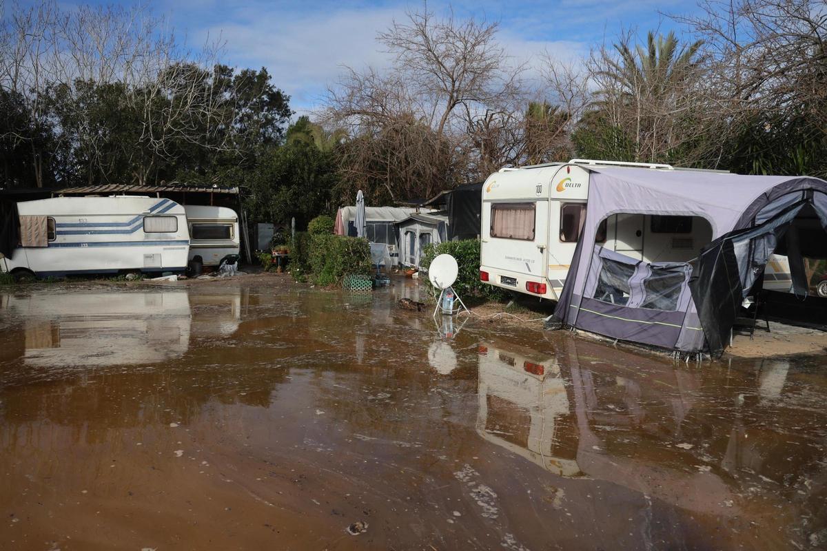 Así han dejado las olas el camping de Sagunt