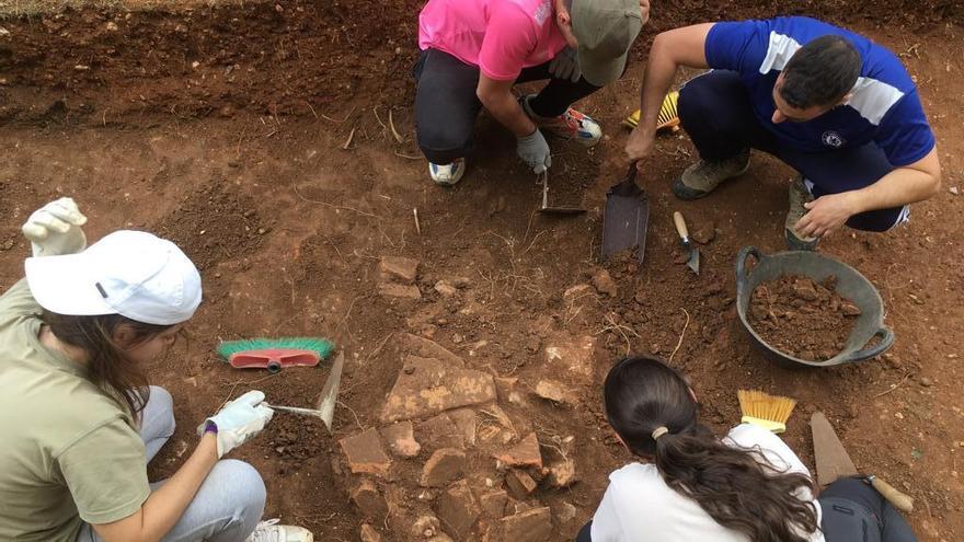 Las excavaciones en la figlina (taller de ánforas) y la villa romanas.