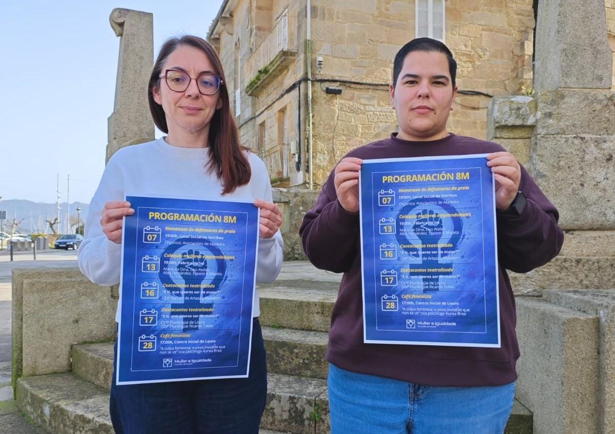 María Lago, esquerda, e Maruxa Martínez presentando os actos do 8M.