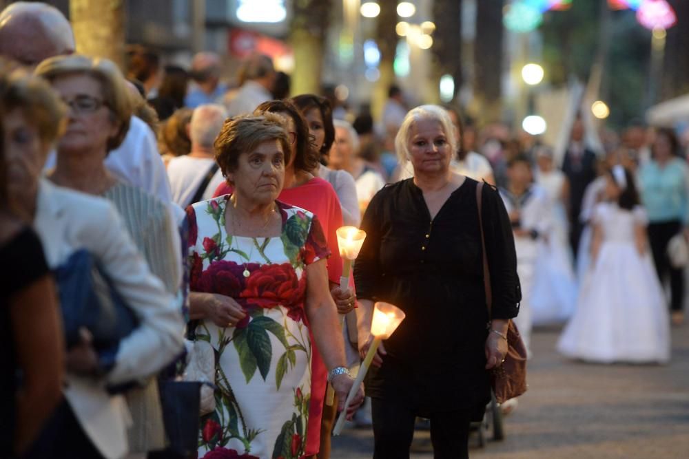 La imagen de la patrona de la provincia recorrió las calles del centro arropada por cientos de personas.