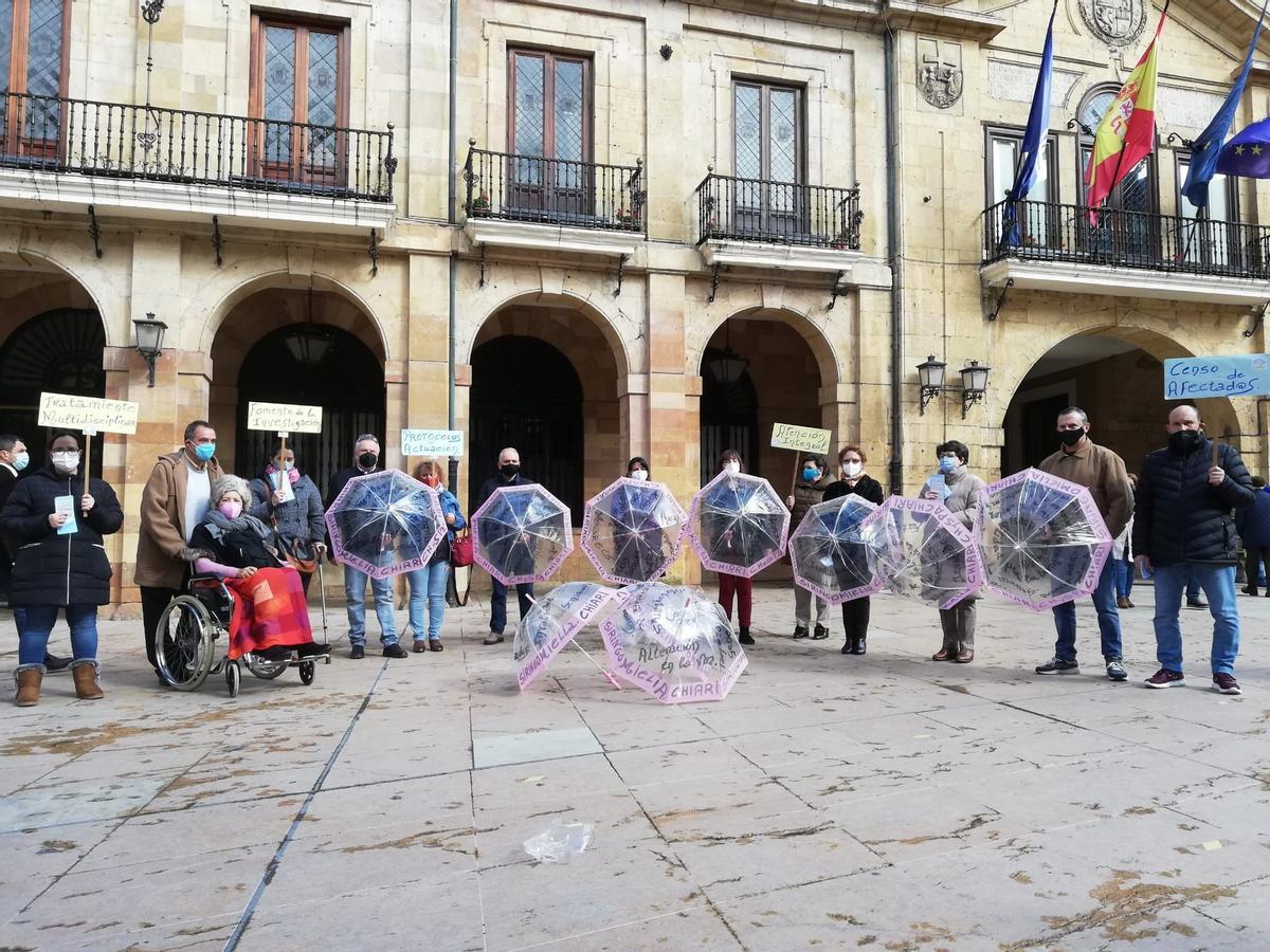 Miembros de chiari y siringomielia, este domingo, concentrados en Oviedo.