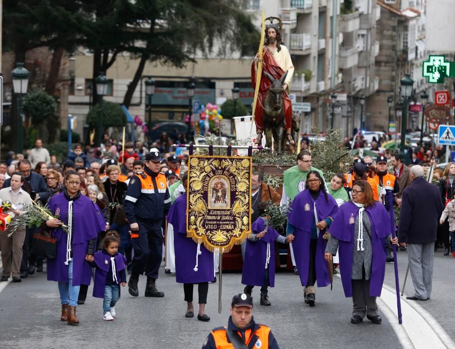 La imagen de La Borriquita a su paso por Porta do Sol. | R. Grobas