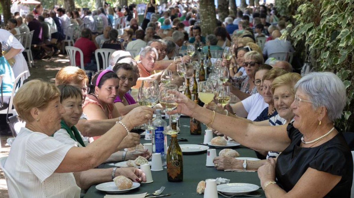 Asistentes a la Festa dos Muíños el pasado año. | Noé Parga