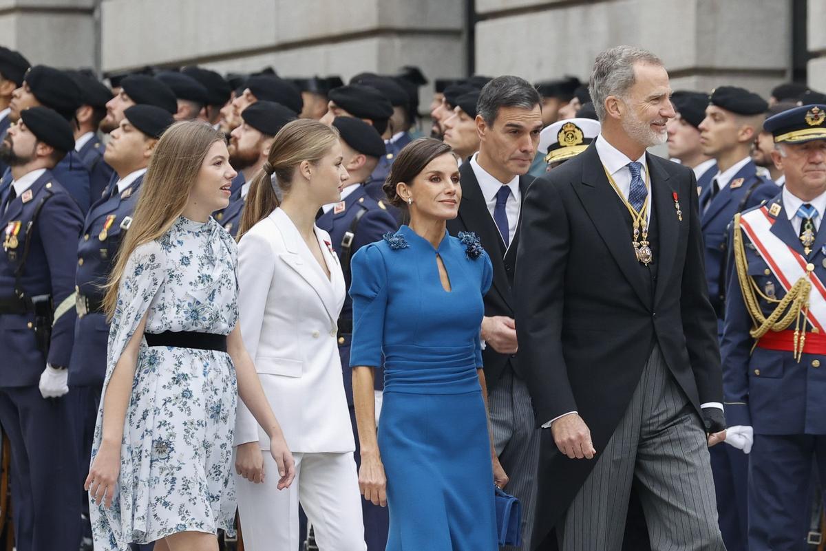 La familia real al completo a su llegada al Congreso para la jura de la Constitución