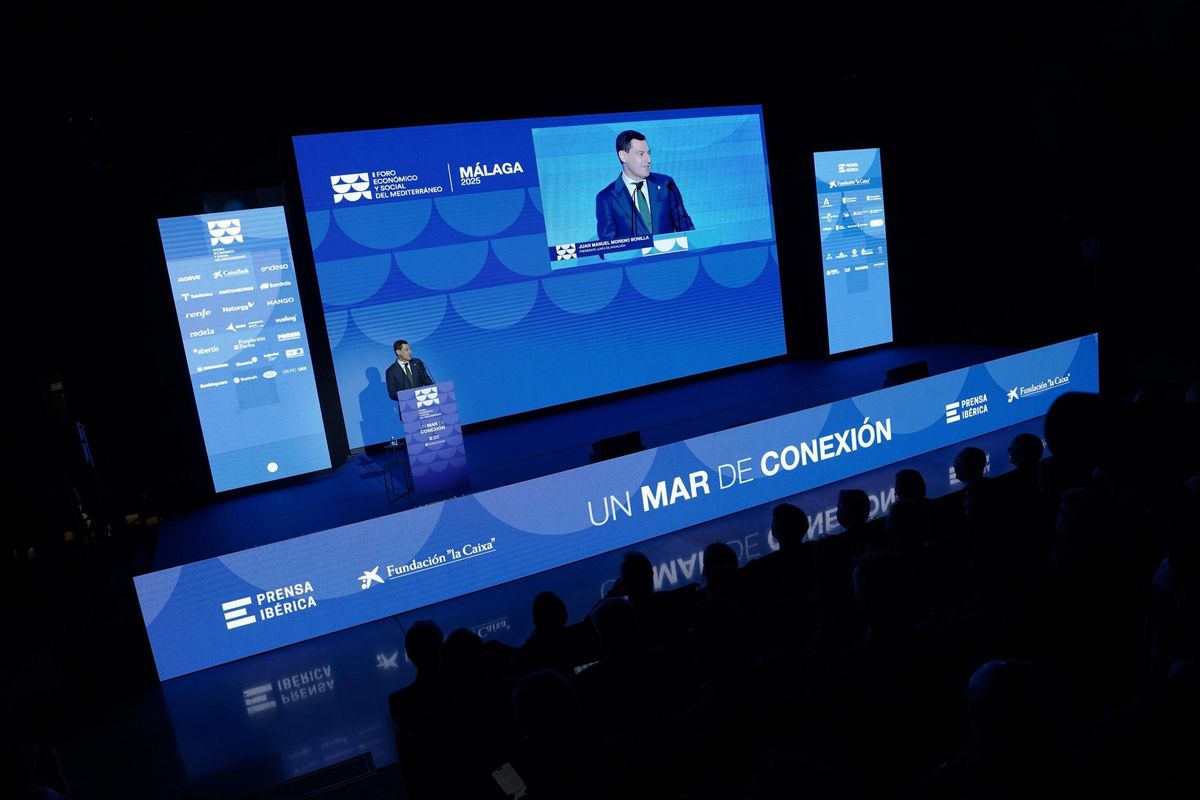 Vista de la intervención de Juanma Moreno.