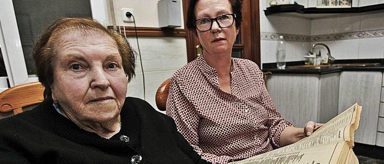 Rosa Nadal y Rosa Moncho, las últimas telefonistas de Beniarrés, en enero de 2017.