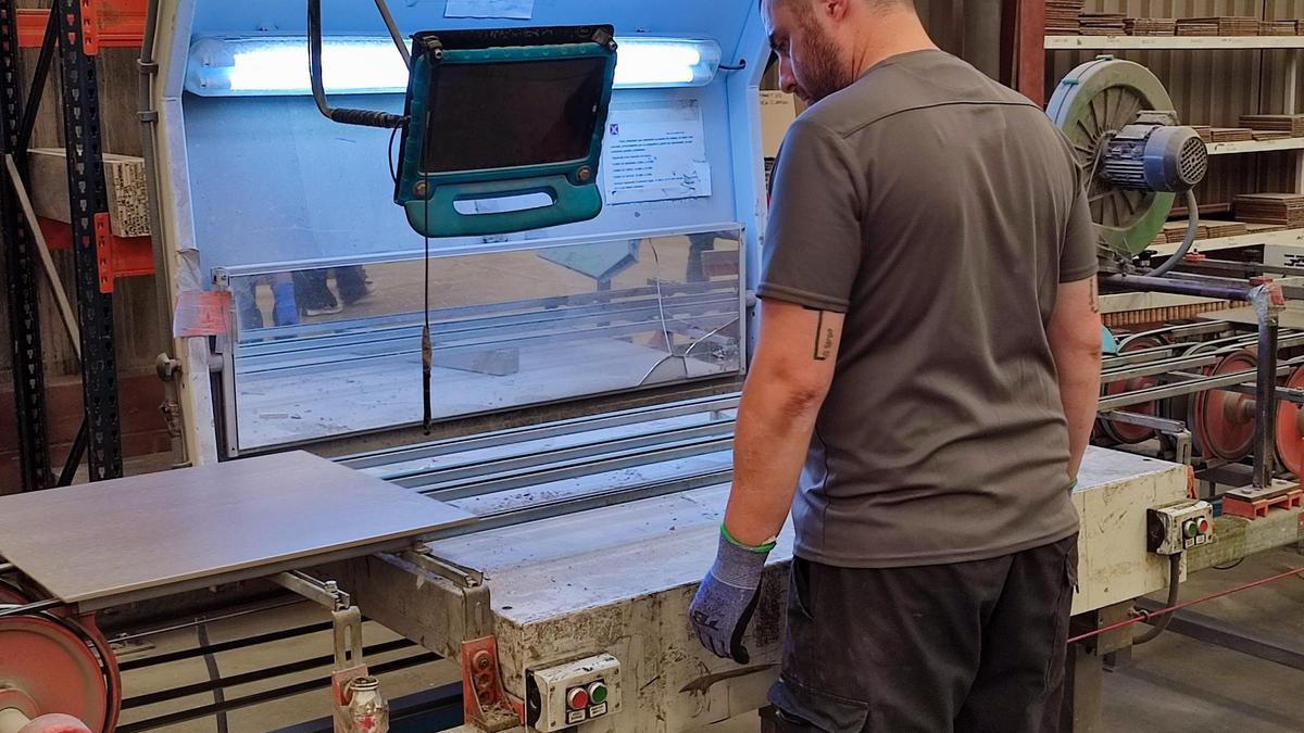 Interior d’una fàbrica taulellera de Castelló, en una imatge d’arxiu