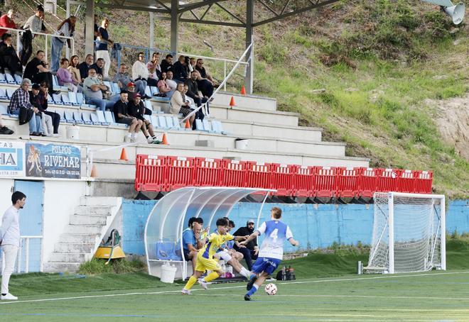 El campo de fútbol de Gondomar vuelve a la normalidad tras desplomarse una grada