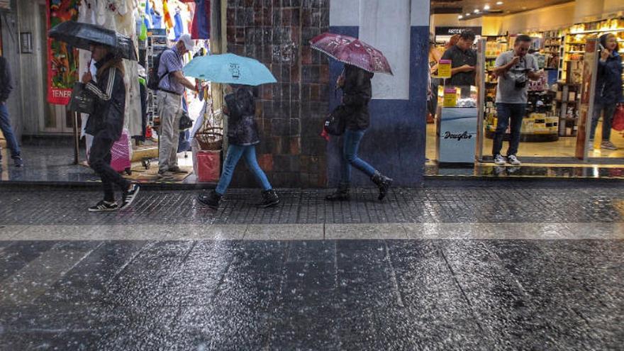 Imagen de la lluvia en Santa Cruz este sábado.