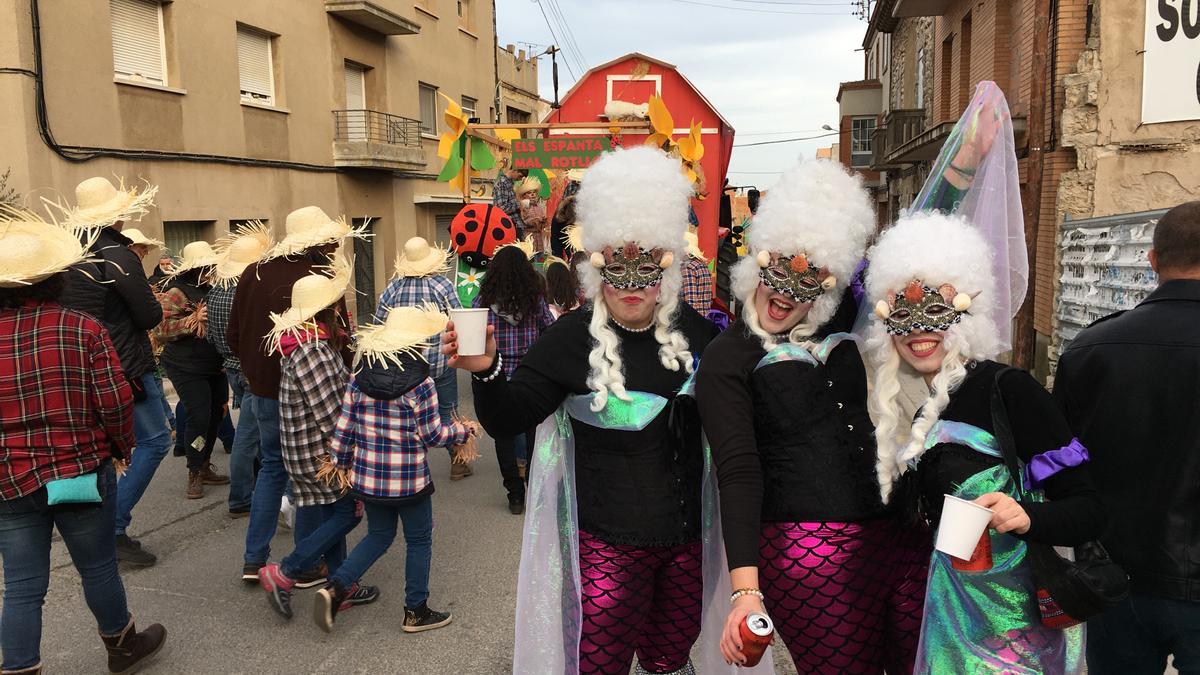 Disfresses en una de les últimes festes de carnaval de Calaf