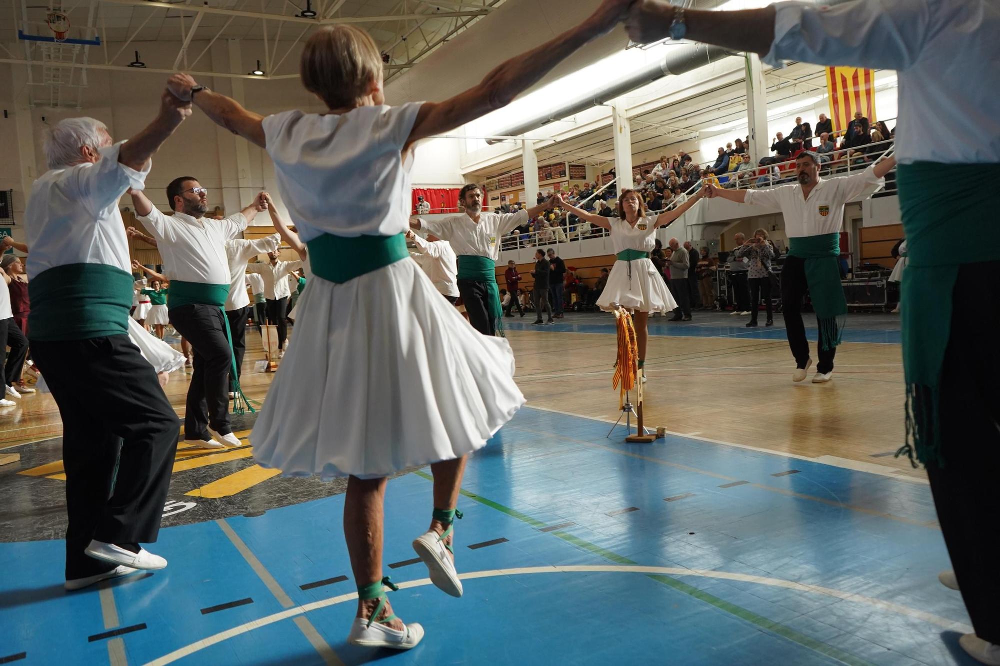 Les imatges de la celebració del 40e aniversari del Sarau Artesenc amb el concurs de colles sardanistes