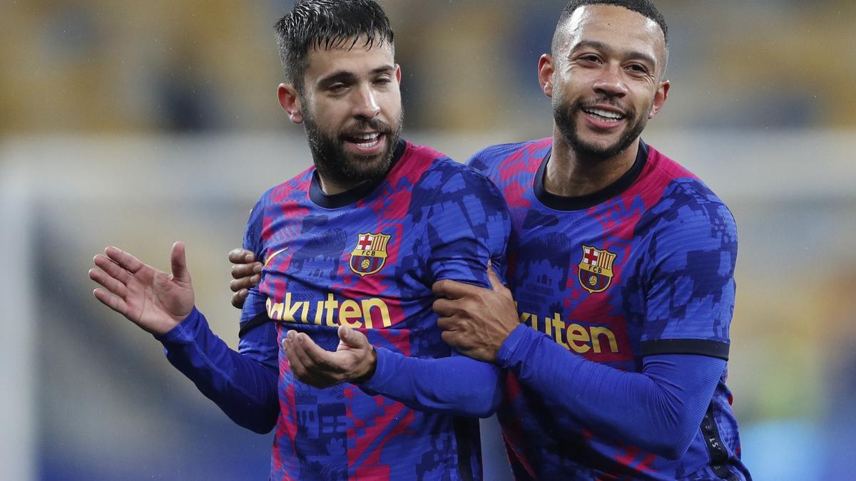 Una imagen de Jordi Alba y Memphis Depay.