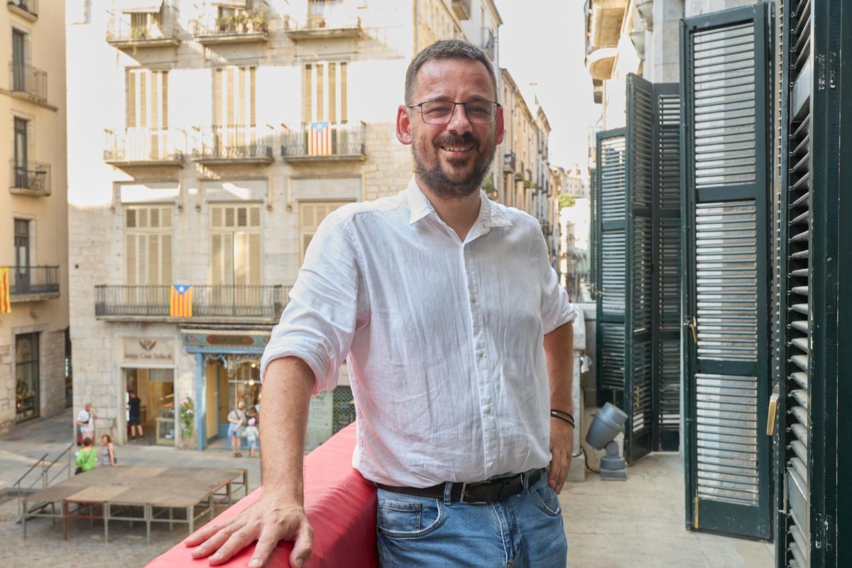 Salellas al balcó de l'Ajuntament de Girona.