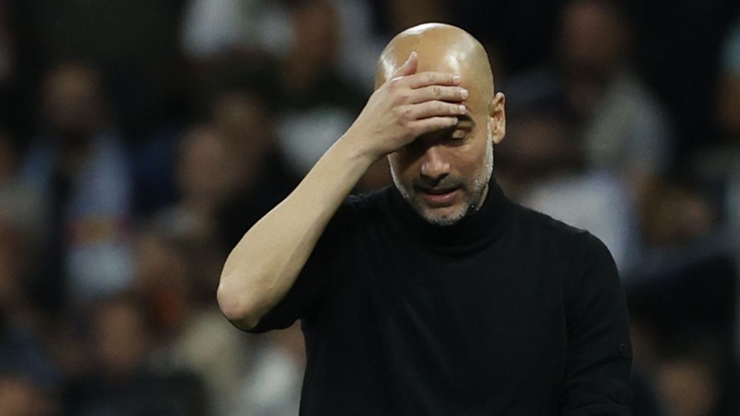 El entrenador del Manchester City, Pep Guardiola, durante el partido de semifinales de la Liga de Campeones que Real Madrid y Mancester City disputan este miércoles en el estadio Santiago Bernabéu