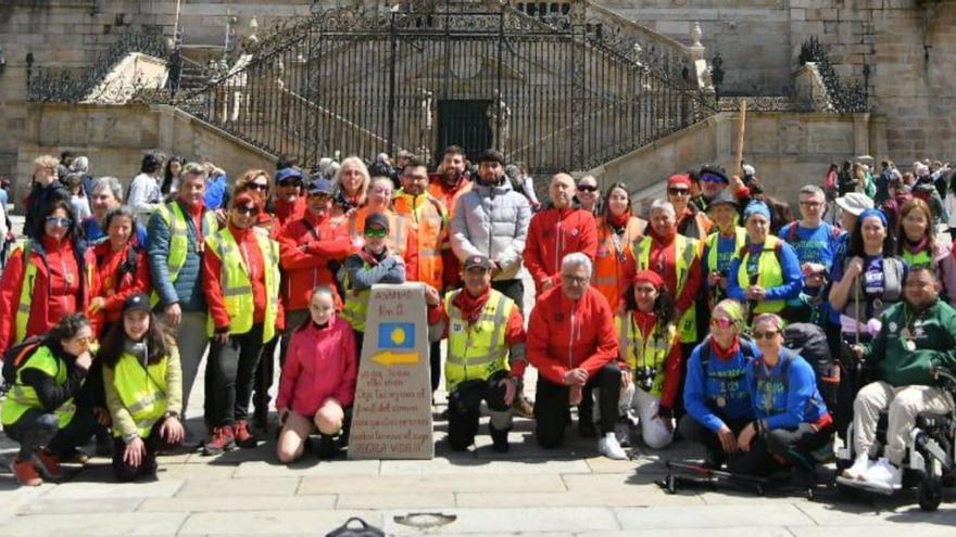 Fotografía de grupo de algunos de los participantes que lograron llegar a Santiago este año.