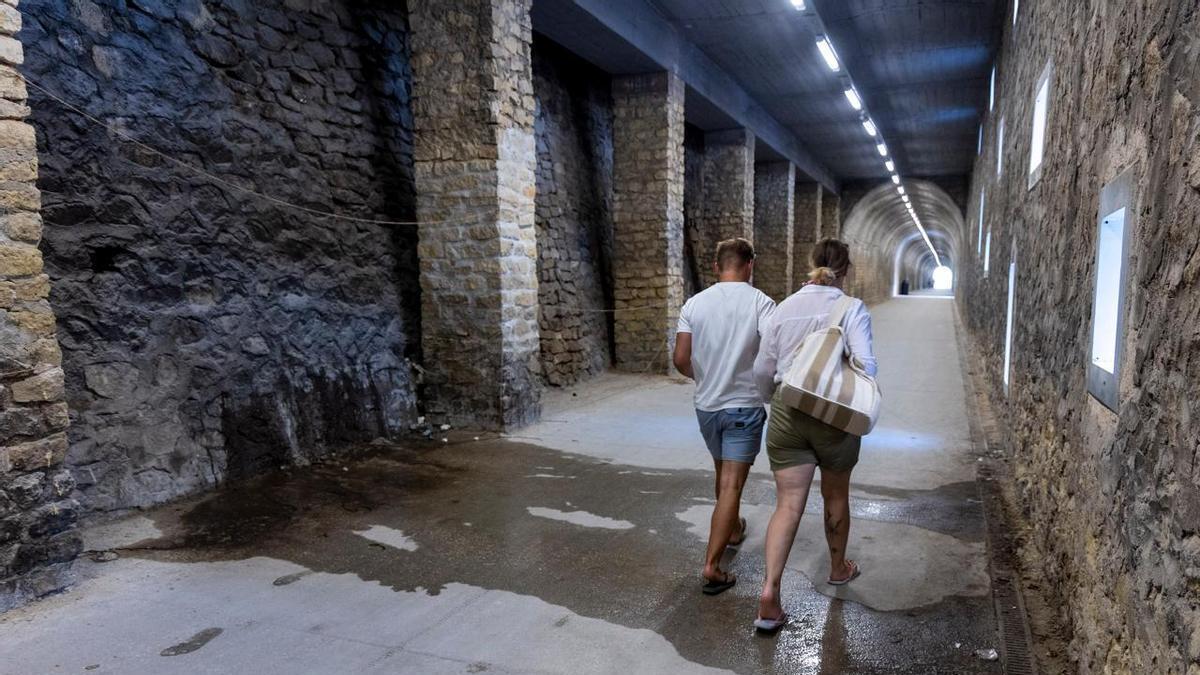 Dos años de la vía verde de la Cantera en Alicante: goteras, suciedad y desprendimientos