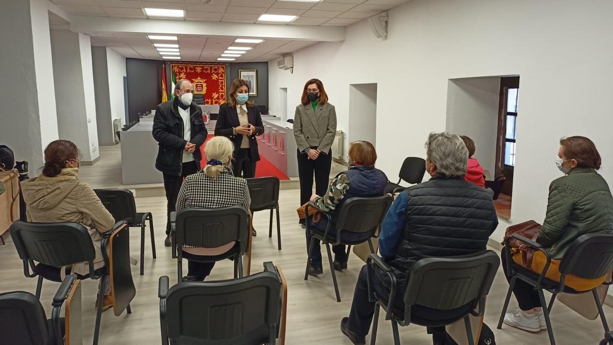 La alcaldesa de Ronda se ha reunido con miembros de la colonia ucraniana en la ciudad del Tajo.