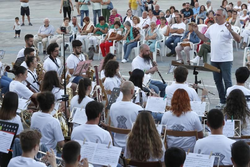 El Festival de Bandas do Morrazo sobre el Palco da Música moañés. | J.L.