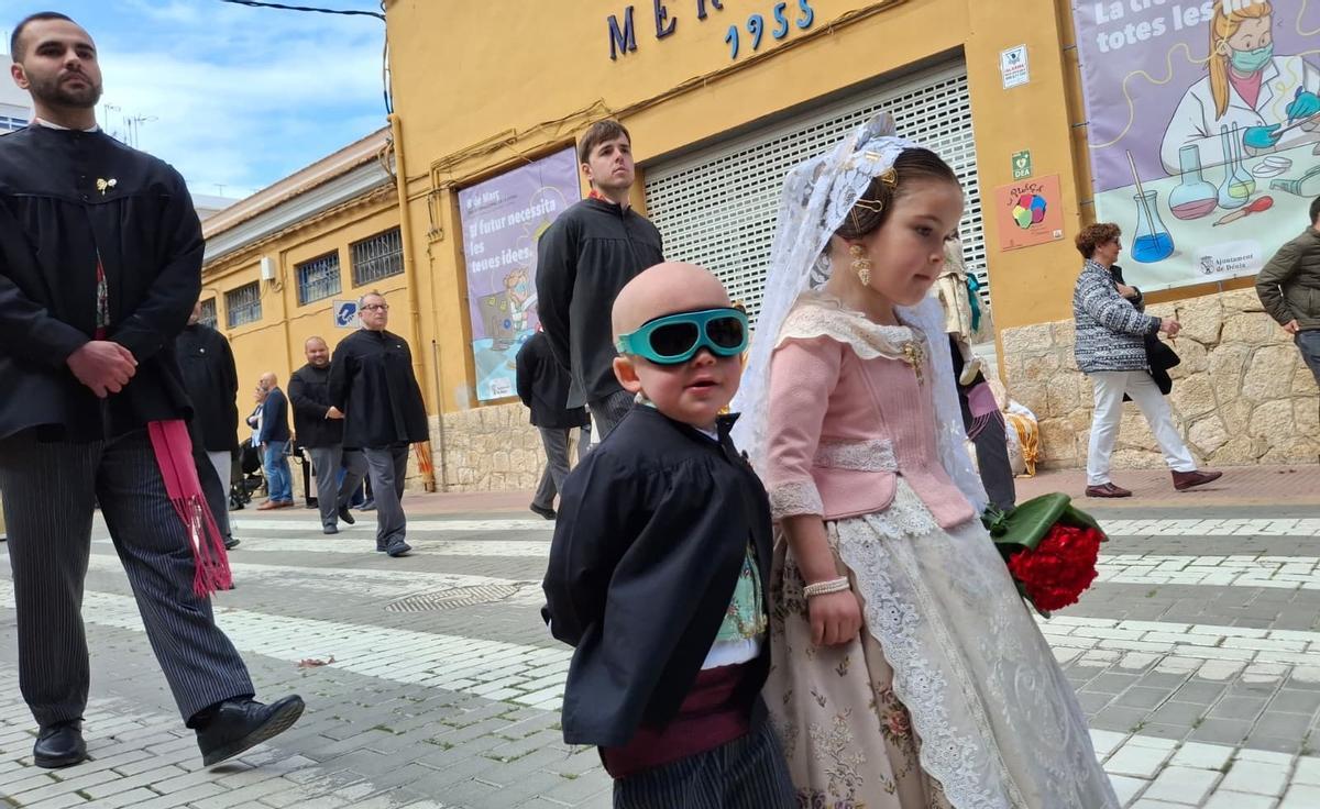 El pequeño Luca, en la ofrenda de hoy en Dénia