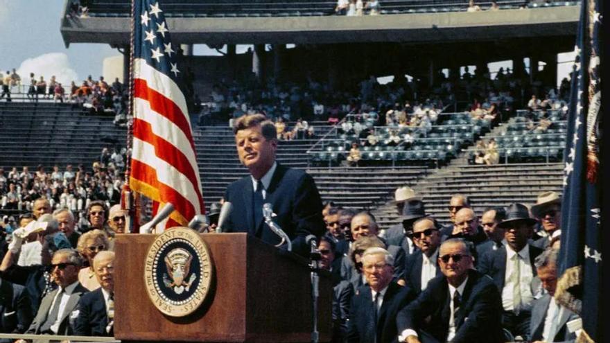 La segunda carrera a la Luna arranca sin el fervor de los 60 y con el caos de Trump y sus guerras