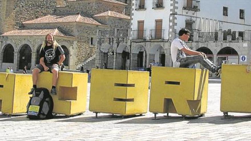 «Lo que necesitas cabe en una mochila»