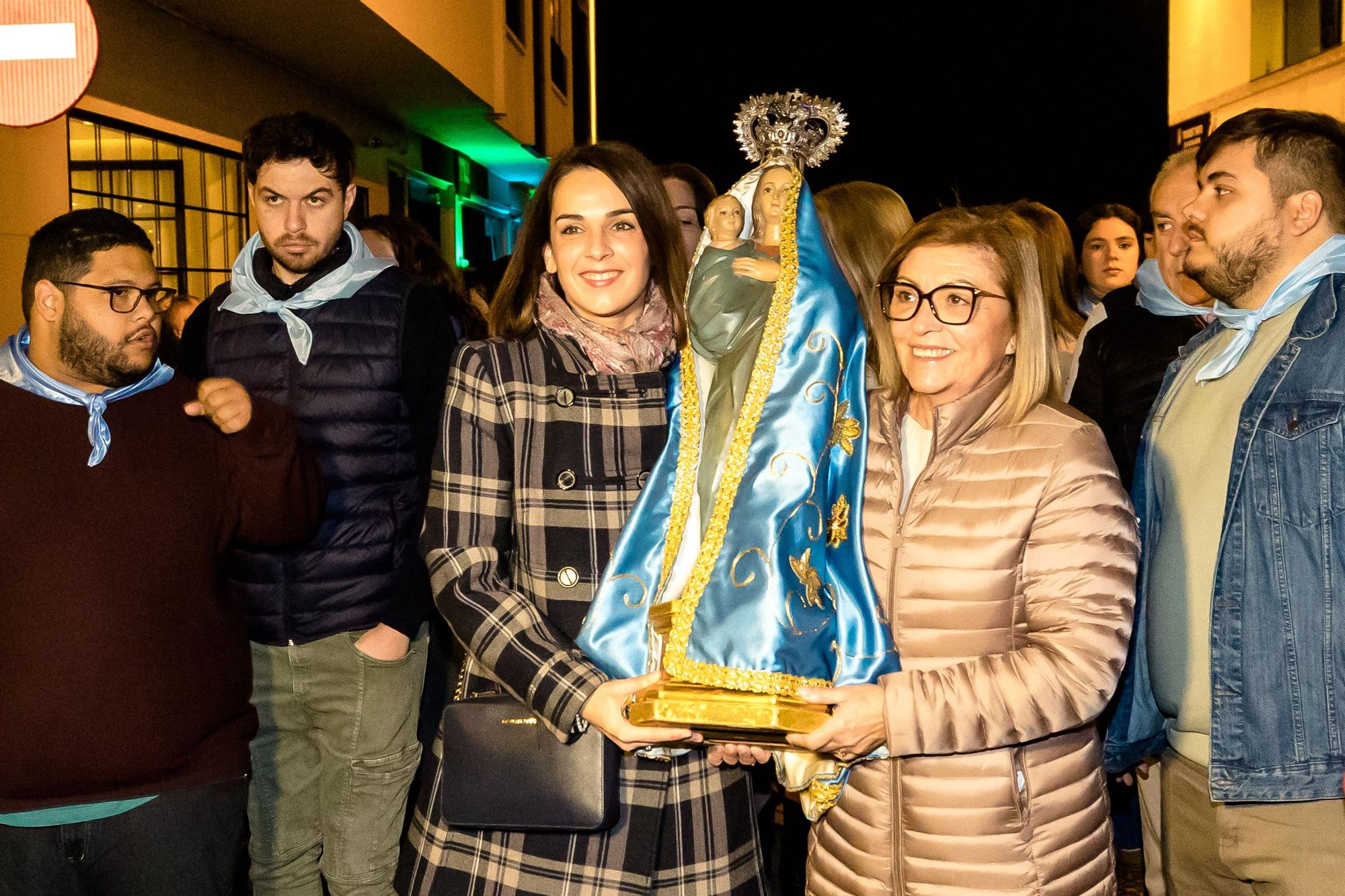 Devoción en Benidorm en la procesión de L'Alba