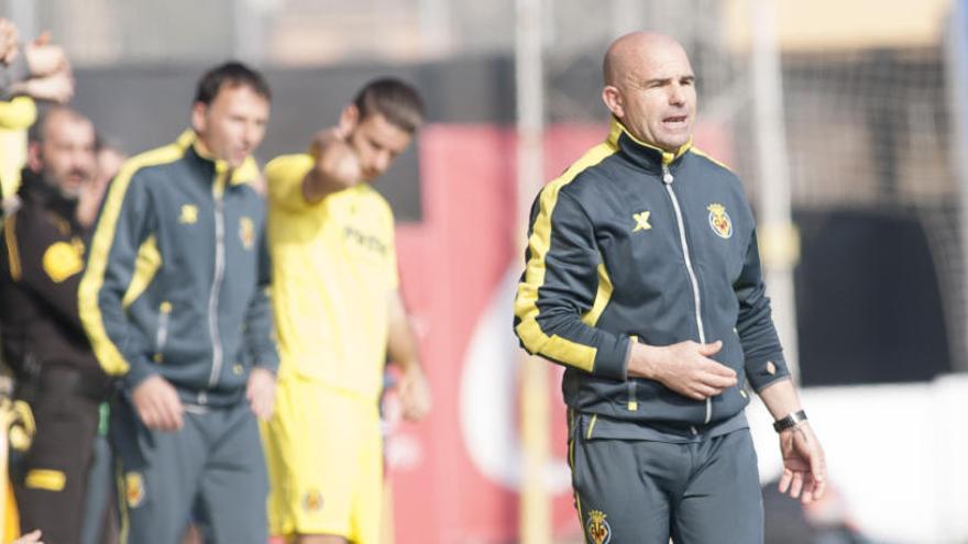 El técnico valenciano Paco López, durante un partido del Villarreal B