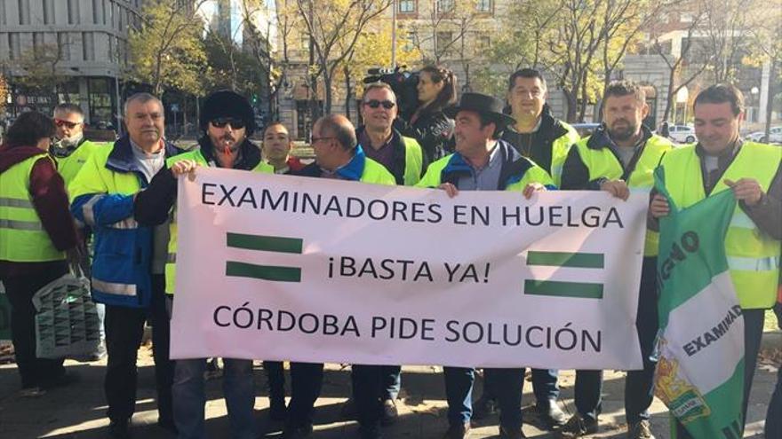 Los examinadores de Tráfico desconvocan la huelga del sector