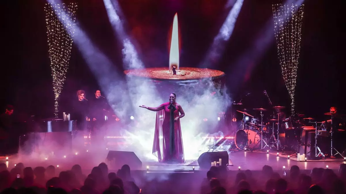Niña Pastori llena de magia flamenca el Gran Teatro de Córdoba con su espectáculo 'Feliz Navidad'