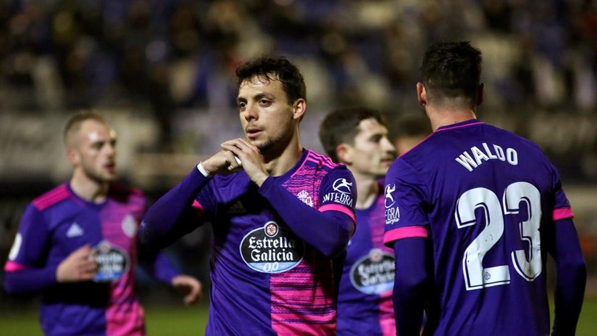 El futbolista celebra un tanto con el Valladolid.