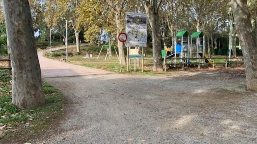 Pavimenten i drenen a la zona de pícnic del sector Montseny de Castelló d&#039;Empúries