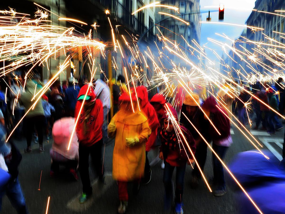 CORREFOC INFANTIL DE LA MERCE CON AMENAZA DE LLUVIA